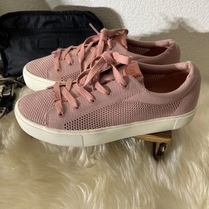 Ugg ZILO knit Sneaker size 8.5